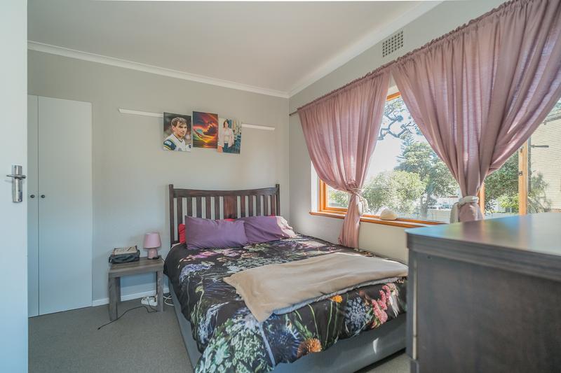 2 Bedroom Property for Sale in Bergvliet Western Cape